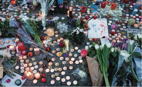 Figure 1. Jean-François Gornet, “Street Memorials to the November 2015 Paris Attacks.” (Paris, November 2015)